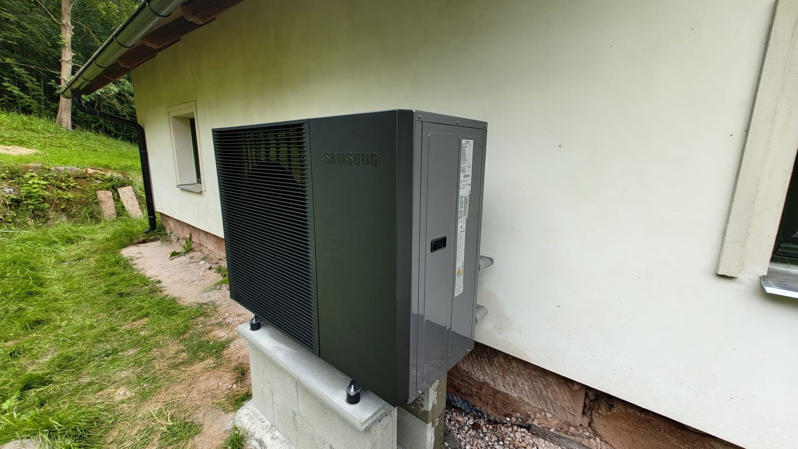 Tepelné čerpadlo Samsung EHS u rodinného domu – realizace 16,35 kWp s FVE